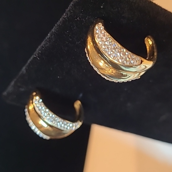 18k Gold Plate Hoop Earrings Eith Crystals - Picture 2 of 5